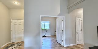 6622 E Farmstead Road Gallery 12