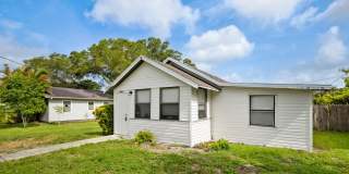 $1795 3br/1bath CUTE House w/ HUGE YARD Gallery 1