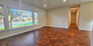 Beautifully Remodeled 3 Bed 2 Bath Rambler in Eastgate, Bellevue Gallery 6