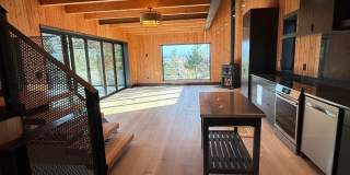 2 Bedroom / 2.5 Bathroom Modern Mountain Home! Gallery 1