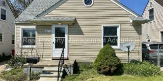 3 Bedroom Bungalow in the Heart of Roseville! Gallery 1