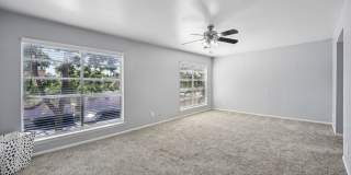Premier Gardens Apt. Gallery 57