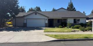 Spacious 4 Bed, 3 Bath Home - Terrango Glen Gallery 1