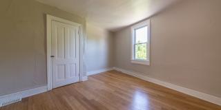 *AVAILABLE NOW* Super Affordable & Renovated 3 Bedroom Town House in the South Side Slopes! Gallery 6