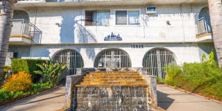 15925 Victory Blvd. Gallery 28