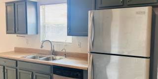 WEST SIDE HOME - SILVERBELL AREA - 2 BEDROOM PLUS LARGE DEN - LARGE YARD Gallery 1