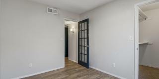 604 LA CHAPA Avenue Gallery 16