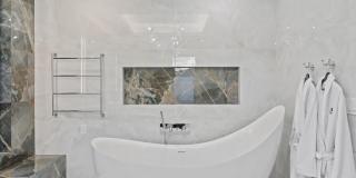 214 28th Street Gallery 27