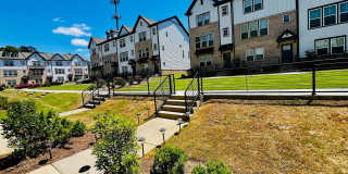 Beautiful 4BR Townhouse in Ballantyne Gallery 6