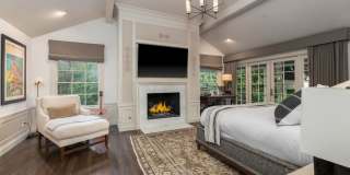 Furnished Hollywood Hills Estate | Summer Rental with Panoramic City Views, Gym, Spa & Pool! Gallery 21