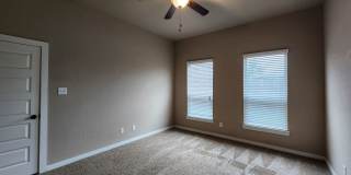 3/2/2  Located between New Braunfels & Seguin / Fridge Included /  Fenced Backyard / CISD Gallery 20