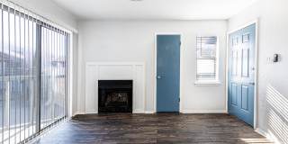 Large Renovated 2Bed 2Bath Apartment Gallery 1