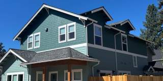 2 Bed 2.5 Bath Walk to Downtown - Duplex Gallery 1