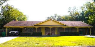 1504 E Pecan Street Gallery 1