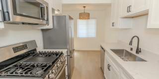 Stylishly Remodeled 1-Bed/1-Bath Gem in Crown Point / Pacific Beach. Only $1500 DEPOSIT! Gallery 5