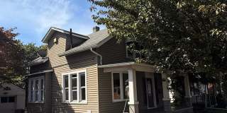 House for rent in Wilson Blvd near Planet Fittness and shopping center. Gallery 1