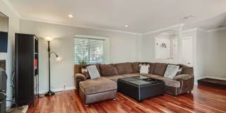 Beautifully partially furnished townhome in Las Vegas Country Club Gallery 4