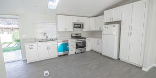 Charming 3-Bedroom Home with Remodeled Kitchen in Castaic! Gallery 4