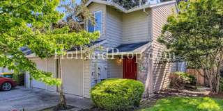Lovely End unit of a triplex with garage Gallery 1