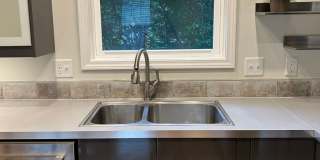 East Asheville - Contemporary Bungalow Gallery 11