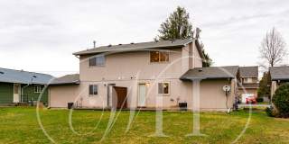 Spacious 2 bedroom duplex with attached garage Gallery 25