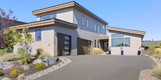 Fully Furnished 4-Bedroom Tetherow Home | Hot Tub + Home Services Included Gallery 36