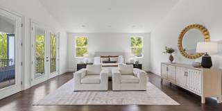 5011 Hayvenhurst Avenue Gallery 38