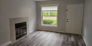 Beautiful First-Floor Corner Condo in Shadow Moss at The Oaks Gallery 1