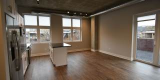 3833 N Broadway Gallery 13