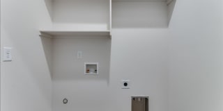 Beautiful Three Bedroom, Two Bathroom Gallery 19
