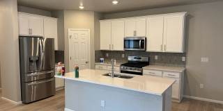 Spacious 3BR House in Aurora Gallery 3