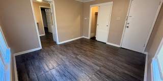 1-bed/1-bath Duplex! Gallery 4