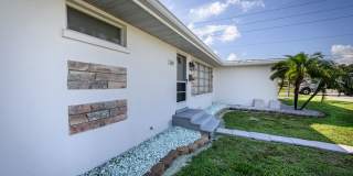 SEASONAL / SHORT-TERM RENTAL – Charming Downtown Punta Gorda Retreat Gallery 5