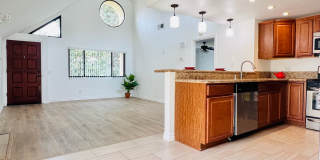Beautifully Vista Upgraded Upstairs Corner Condo Gallery 10