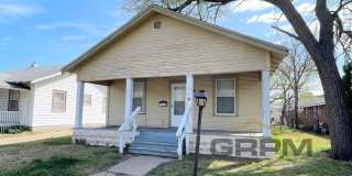 2 bedroom with detached garage Gallery 1