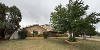 3 Bed 3 Bath spacious home, with extra craft room, Lovely Backyard Gallery 1