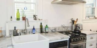 Adorable 1 bed / 1 bath Apartment in the Heart of Echo Park with In-Unit Laundry, Parking & Private Yard Gallery 18