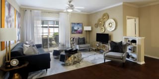 Kensington Square Gallery 18