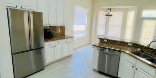 5/4 HEATHROW POOL HOME! Gallery 8