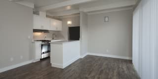 Monterey Townhouse Gallery 54