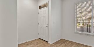 3 bed/2.5 bath Townhome + 2 Car Garage + Washer/Dryer + Fenced Front Patio Gallery 13