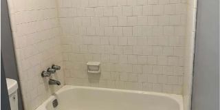Room in 3 Bedroom Home at River Park Dr Gallery 11