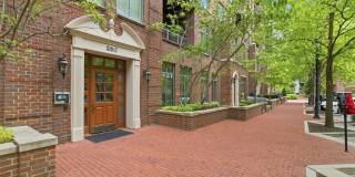 250 Daniel Burnham Square Gallery 3