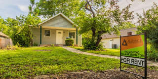 Spacious Rooms  Close to Downtown Gallery 1