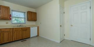 113 E 15th - 4 Bed/2 Bath - Updated kitchen and bath! Gallery 8