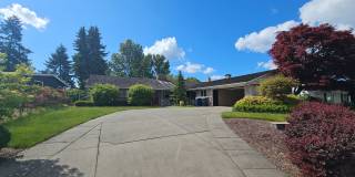 Beautifully Bellevue Rambler in Prime Location Gallery 1
