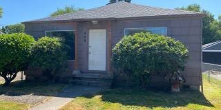Two Bedroom Home with a Garage and Large Yard Gallery 1