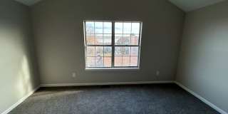 Like New Townhome in Great Aurora Community Gallery 8