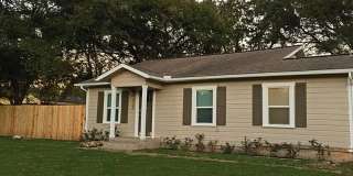 AUG 2026 MOVE IN! UPDATED 2/2 HOUSE IN BRYAN Gallery 1