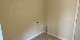 2104 W Robbins St Gallery 10